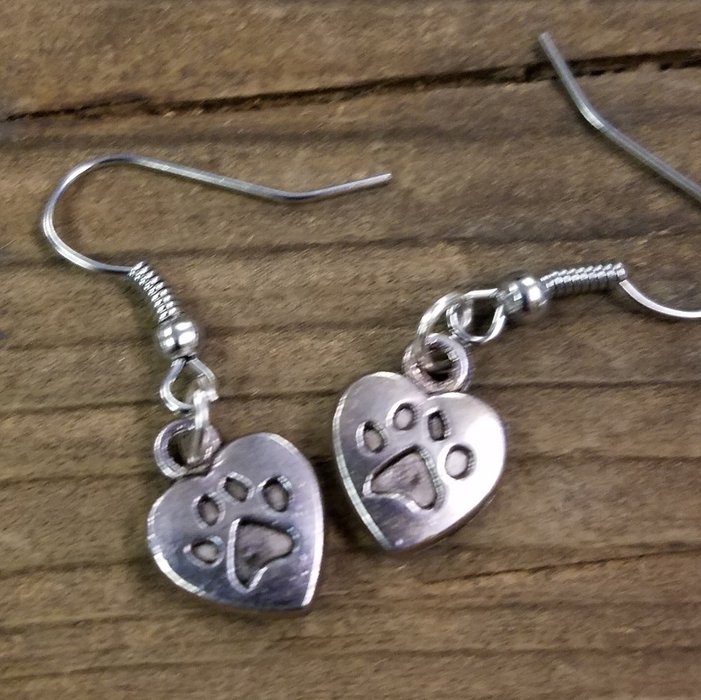 Nwot Heart Love My Dog Earrings - Picture 2 of 4